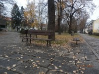 MĚSTSKÉ SLUŽBY PÍSEK s.r.o. VYMĚŇUJÍ LAVIČKY V PALACKÉHO SADECH 