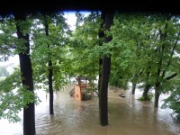 INFORMACE TÝKAJÍCÍ SE STAVU HERNÍCH PRVKŮ, KTERÉ BYLY ZATOPENY ROZVODNĚNOU ŘEKOU NA MĚSTSKÉM OSTROVĚ V PÍSKU 